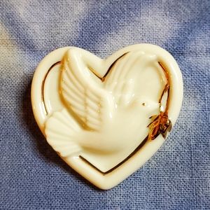 Vintage Prestine Porcelian Dove w/ an olive branch